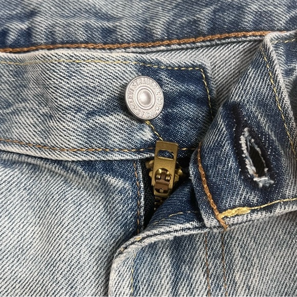 Levis 551 Z Straight Stretch Light Wash Denim Jeans Torn Distressed - Picture 8 of 11